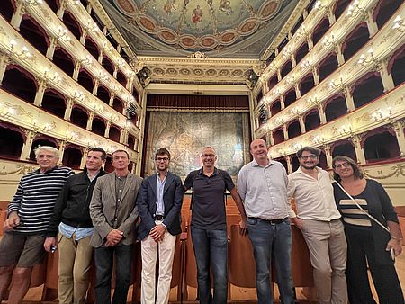 Il sindaco Ricci, il vicesindato Vimini, l'assessore Pozzi, progettisti e tecnici del Teatro, la consigliera Mattioli all'apertura del Teatro Rossini