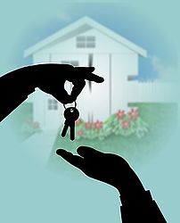 una mano nera consegna chiavi a un'altra mano nera e sullo sfondo c'è una casa