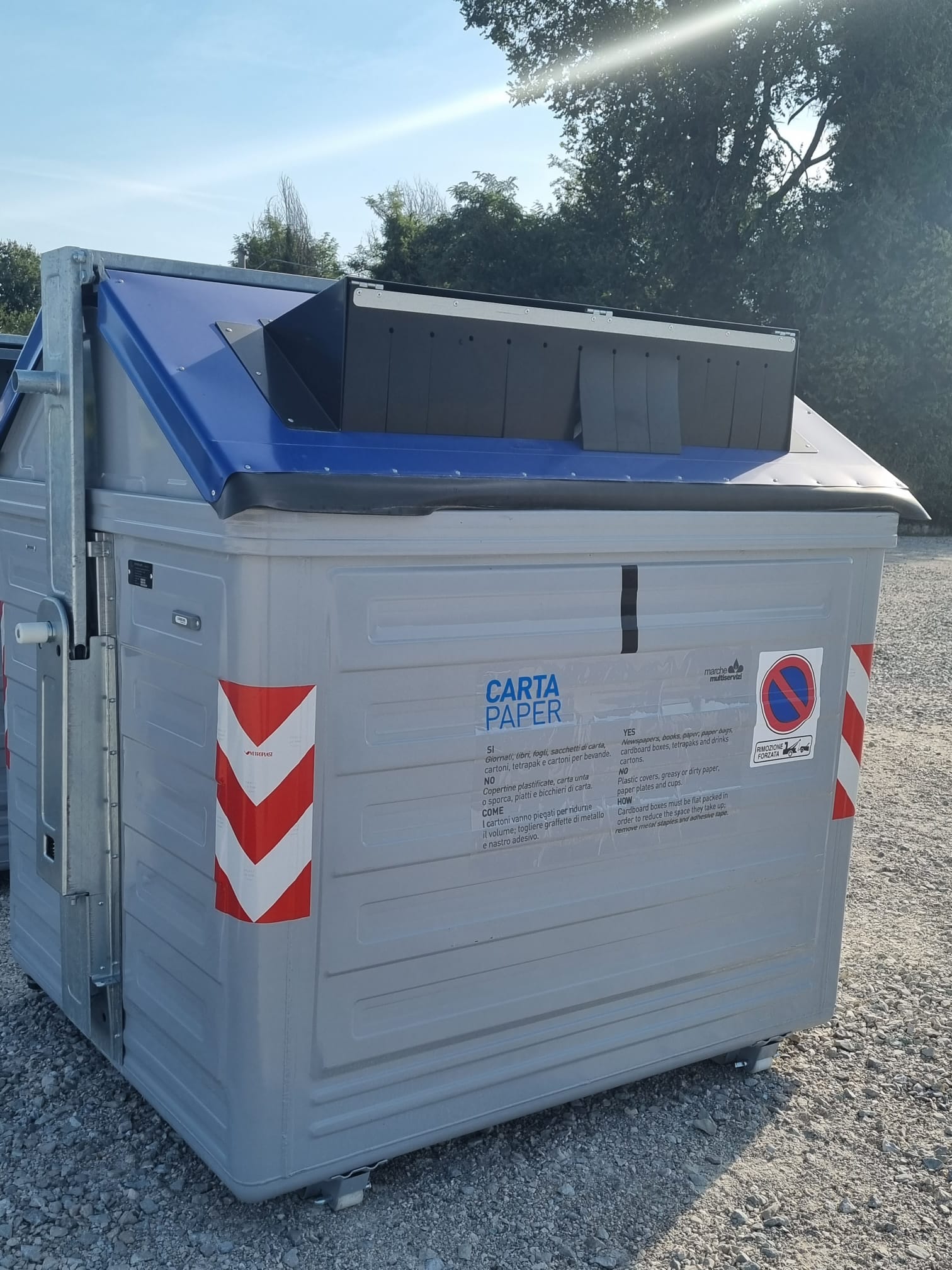 Foto cassonetto zona mare