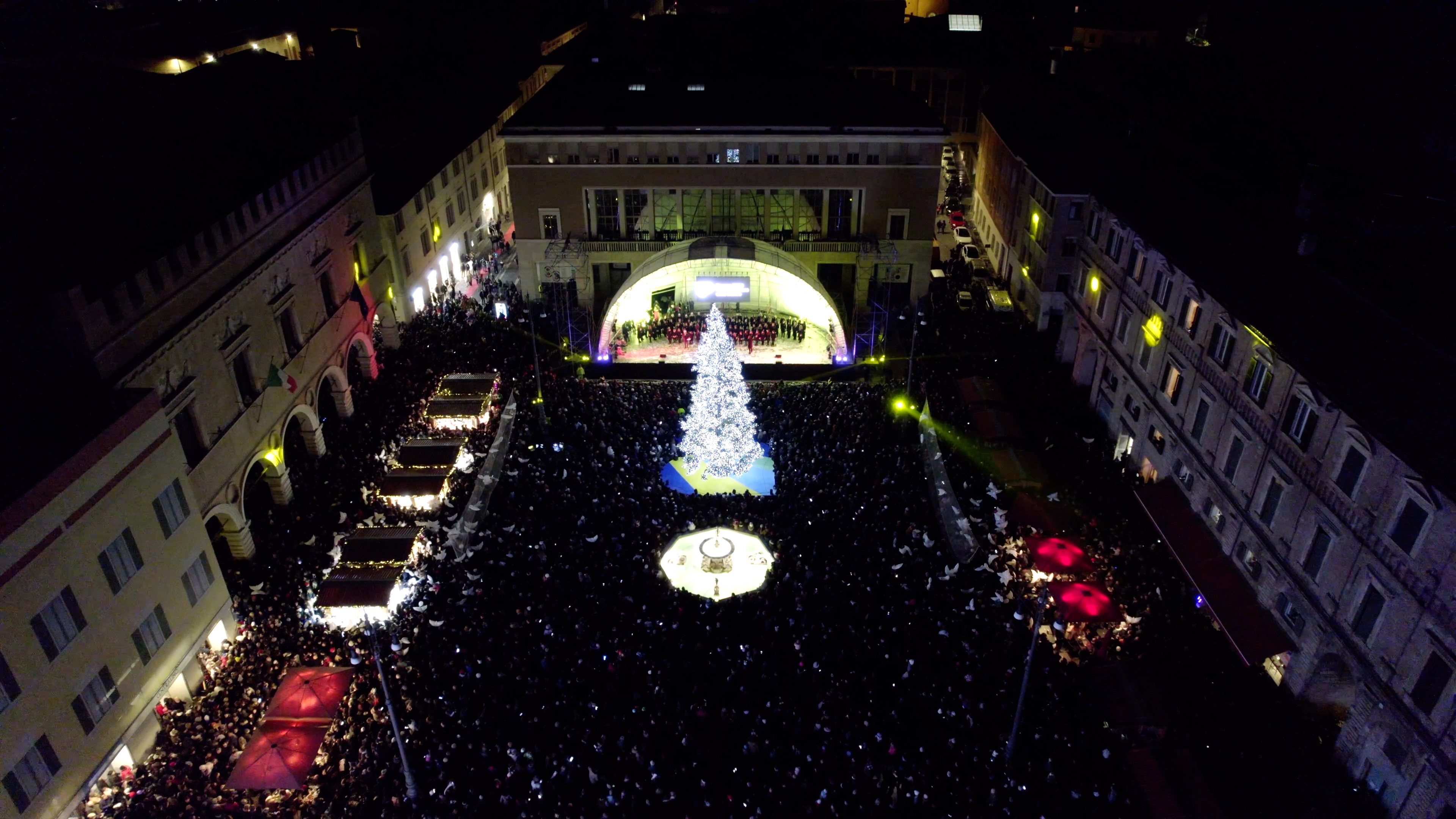 Piazza del Popolo Pesaro_accensione albero Natale 2023