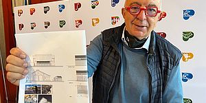 Enzo Belloni con progetto in mano