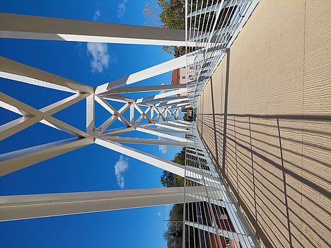 Foto ponte ciclopedonale sul fiume Foglia