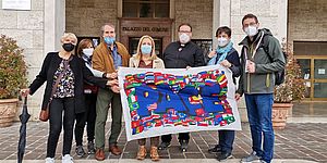 Ceccarelli con ragazzi di Sermig e Arsenale della Pace