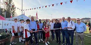 Taglio del nastro con autorità