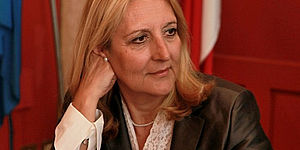 raccolta di firme per educazione civica a scuola, anche il comune di pesaro aderisce