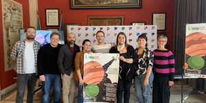 Mattia Barbotti, presidente Zoe’; Timoteo Tiberi, Tavolo studenti; Marco Tarducci, Seconda Era; Giulia Murgia, presidente Stramonio; Andrea Albertini, progettista; Heidi Morotti, assessora alla Coesione; Sabrina Gennari, Zoe’; Francesca Palmieri, responsabile biblioteca 5 Torri
