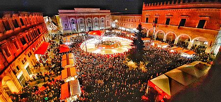 piazza allestita per il Natale