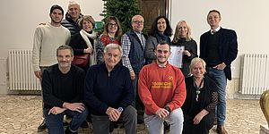 la presentazione degli eventi di Natale dei Quartieri di Pesaro con: Simone Spezzi (Q12), Luca Pandolfi (assessore alla Solidarietà), Francesca Tomassoli (Q3), Francesca Frenquellucci, assessora alla Partecipazione, Claudio Salucci (Q5), Sabina Alessandrelli (Q7), Iolanda Filippini (Q6), Andrea Tartaglia (Q11), Luca Storoni (Q1), Stefano Poderi (Q9), Andrea Salvatori (Q4), Francesca Guidi (Q8)