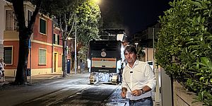 Biancani durante le asfaltature