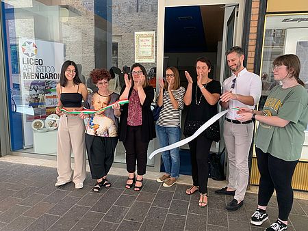 Frenquallucci con Serena Perugini Isabella Galeazzi Raffaella Montesi Tommaso Andreani al taglio del nastro