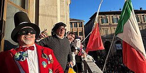 Biancani Belloni ed altri sul terrazzo