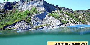 scarpata a ridosso del mare