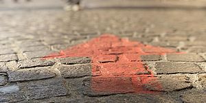 freccia Rossa nell'asfalto