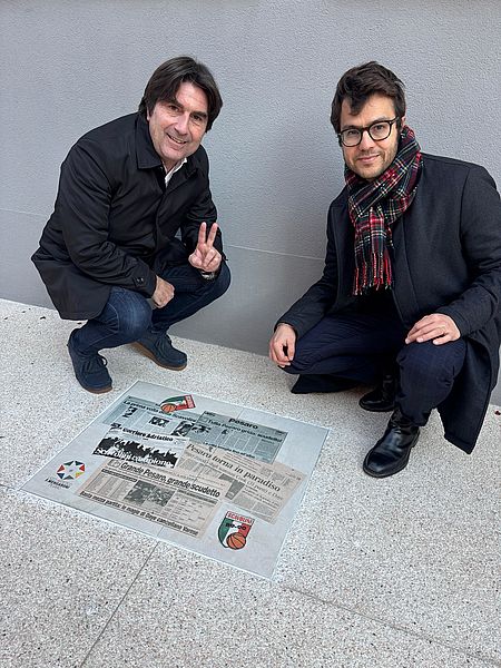 Biancani e Pozzi con le "ceramiche celebraive" degli scudetti Scavolini