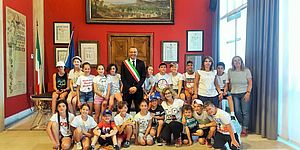 Sindaco con alunni e insegnanti della Pirandello