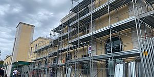 Stazione di Pesaro con impalcatura