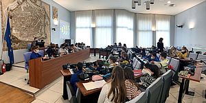 Perugini in sala del Consiglio con gli alunni