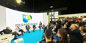 Ricci nel palco della bit con logo di Pesaro 2024