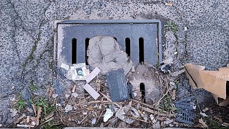 Calcinacci nelle caditoie