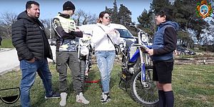 ragazzi con moto da cross