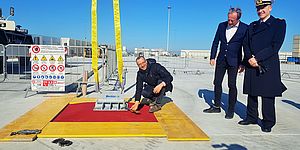 Cantiere Rossini, Ricci posa la ‘prima pietra’ del nuovo capannone: «Prosegue  ‘Rinascimento’ del Portobello»