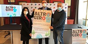 Della Dora Boccanera Belloni con manifesto Altrogiro