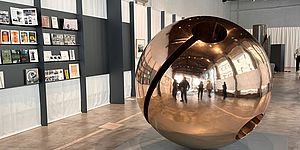 Allestimento ‘Dalle sculture nella città all’arte delle comunità’ di Pesaro 2024 al Centro Arti Visive Pescheria