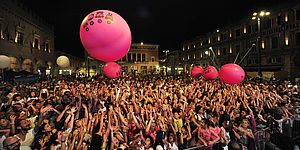 Fotografia di bambini in Piazza del Popolo