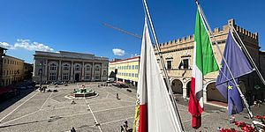 Bandiera a mezz'asta in memoria di Roberto Biagiotti