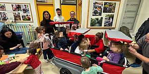 Della Dora Maestre e bambini con kiddy bus