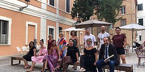 Vimini Frenquellucci e organizzatori manifestazione in piazzetta Mosca