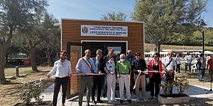 Ricci Pozzi Biancani Antonio Rossini Riccardo Rossini Francesco Baldelli davanti ai bagni di Baia Flaminia