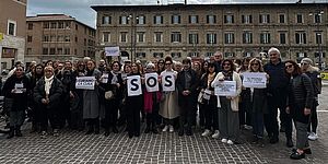 Biancani Pandolfi con gruppo sceso in piazza per disturbi alimentari