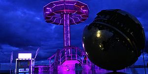 la torre panoramica s'illumina di rosa in onore del giro d'italia