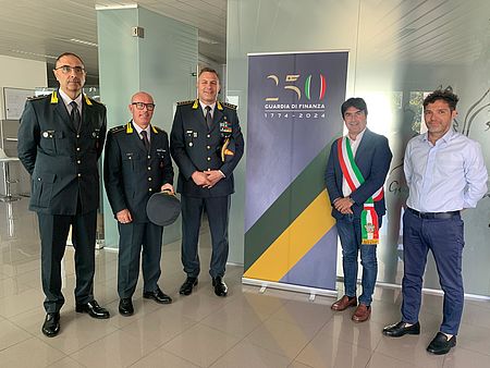 Sindaco con autorità Guardia di Finanza