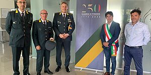 Sindaco con autorità Guardia di Finanza