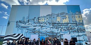 Ricci studenti e proprietari davanti all'opera