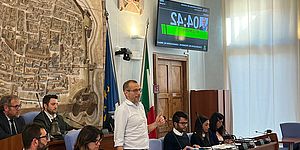 Ricci che parla in Consiglio Comunale