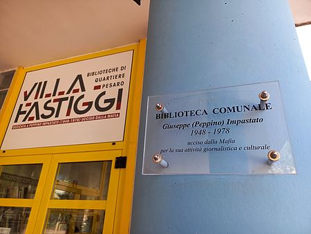 targa della Biblioteca di Quartiere Villa Fastiggi