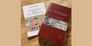 particolare della locandina con due libri