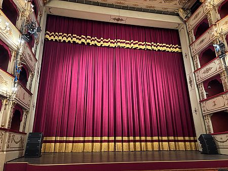 Il nuovo sipario del Teatro Rossini