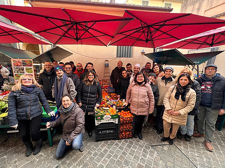 Ricci frenqullucci Della Dora Conti Murgia Pozzi Nobili Vimini con gli esercenti del mercato delle erbe