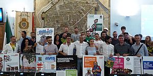 Gruppo di persone sala del Consiglio Comunale