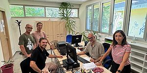 Della Dora Mengucci e ragazzi del quartiere