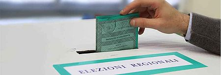 Urna con schede per elezioni regionali