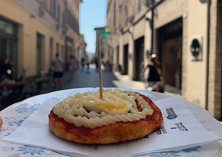 Pizzetta Rossini in un piattino