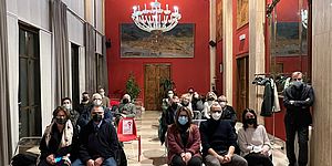 Persone sedute in sala Rossa