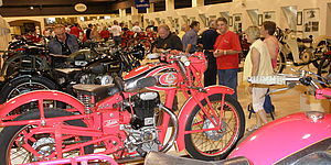 interno del museo morbidelli con moto d'epoca degli anni '40 e '50