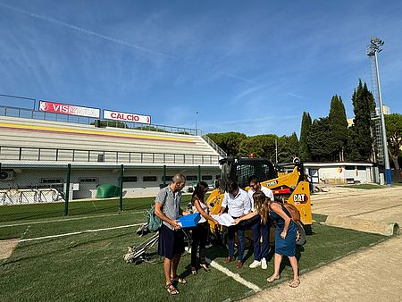 Biancani e tecnici al campo di Vismara