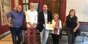 Consegnato attestato a Anna Lavaria, turista da oltre 50 anni a Pesaro